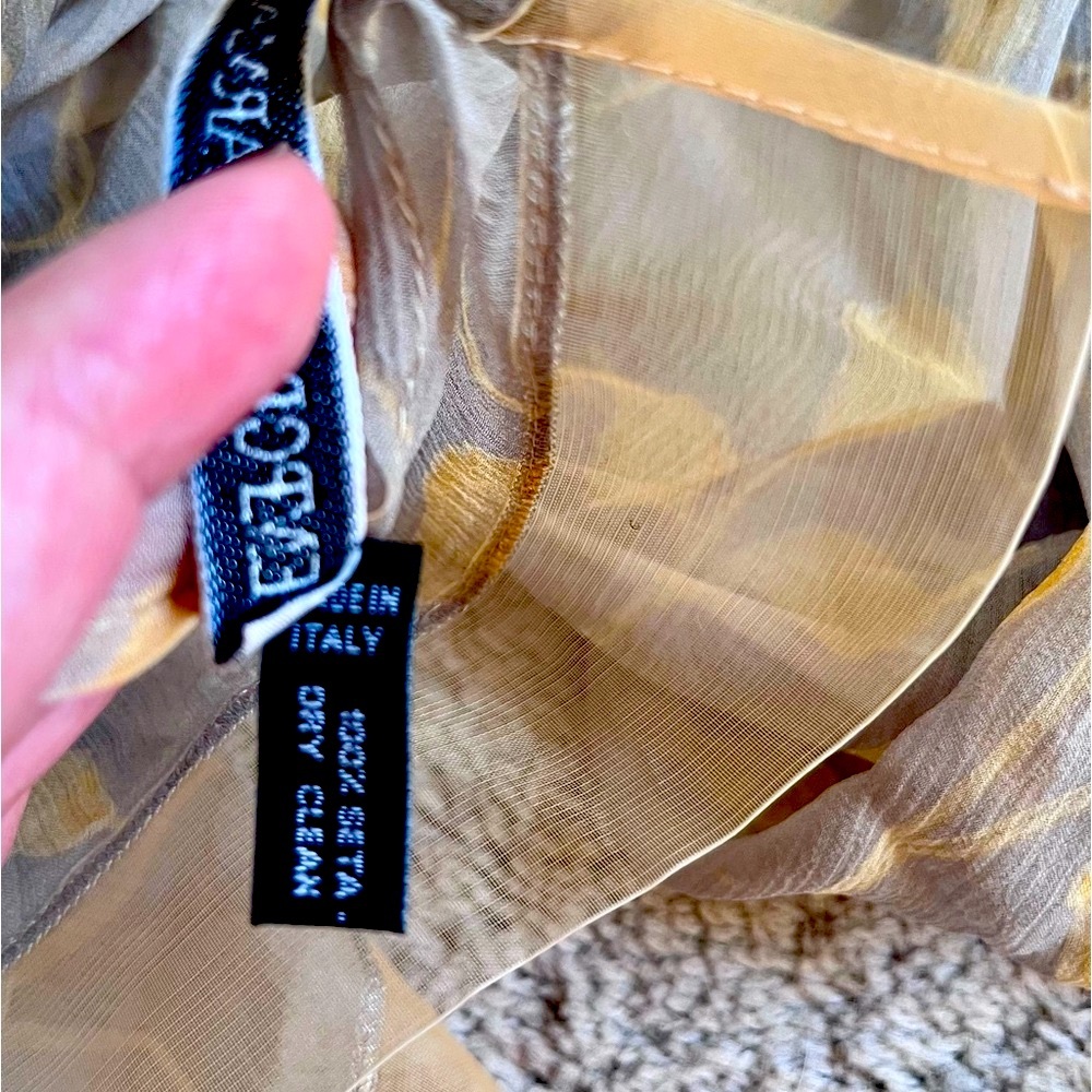 Gorgeous Emporio Armani scarf - Picture 3 of 5